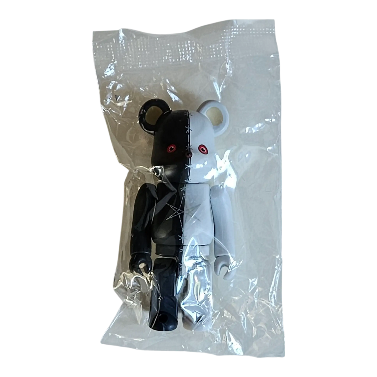 Bearbrick Series 50 Artist "Bring Me the Horizon" 100% in Folie
