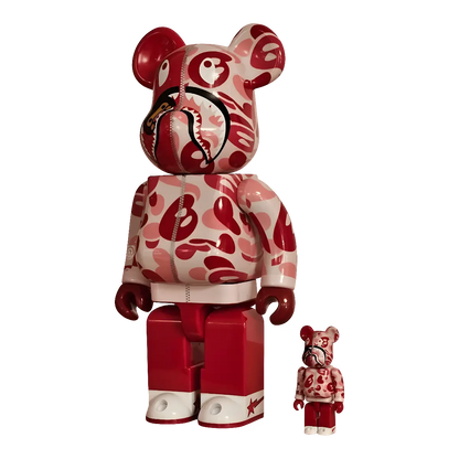 Bearbrick Baby Milo Camo Shark Pink Version schräg