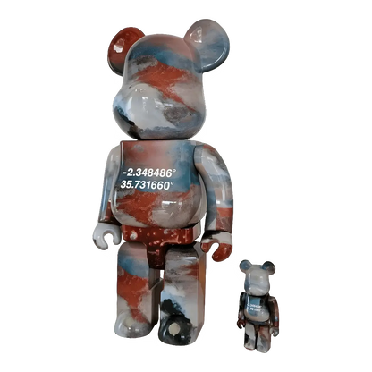 Bearbrick Benjamin Grant Overview 'Lake Natron, Tanzania' 100%+400% schräg