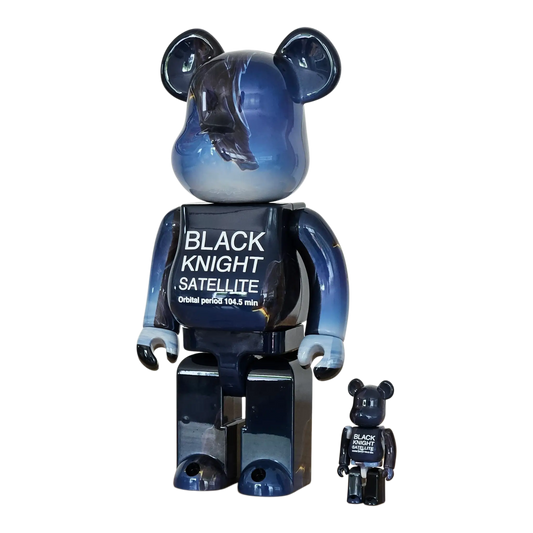Bearbrick Black Knight Satellite 100%+400% schräg