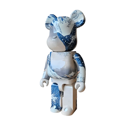 Bearbrick Katsushika Hokusai Die große Welle von Kanagawa 1000% schräg