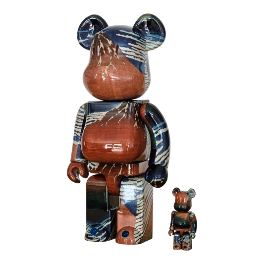 Bearbrick Katsushika Hokusai 'A Mild Breeze on a Fine Day' 100%+400% schräg