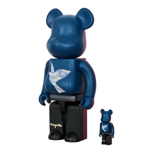Bearbrick René Magritte 'L'Oiseau de Ciel 1966  La Belle Societé 1965' 100%+400% schräg