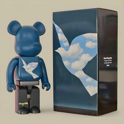 Bearbrick René Magritte 'L'Oiseau de Ciel 1966 La Belle Societé 1965' mit Verpackung