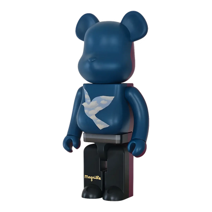 Bearbrick René Magritte 'L'Oiseau de Ciel 1966 La Belle Societé 1965' schräg