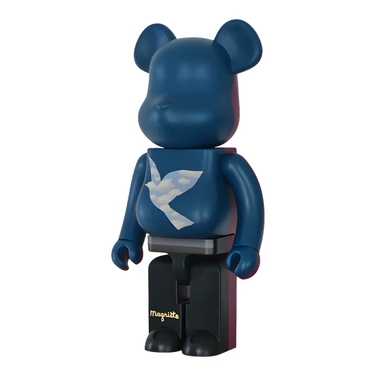 Bearbrick René Magritte 'L'Oiseau de Ciel 1966 La Belle Societé 1965' schräg