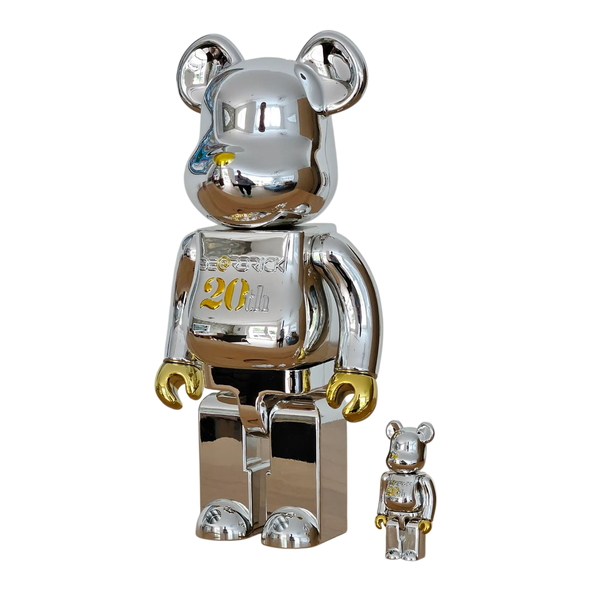 Bearbrick 20th Anniversary Model 100%+400% schräg