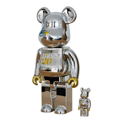 Bearbrick 20th Anniversary Model 100%+400% schräg