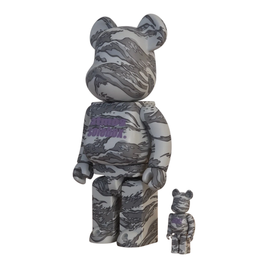 Bearbrick atmos × solebox 100%+400% schräg