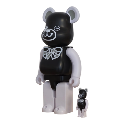 Bearbrick FREEMASONRY × fragmentdesign Black 100%+400% schräg