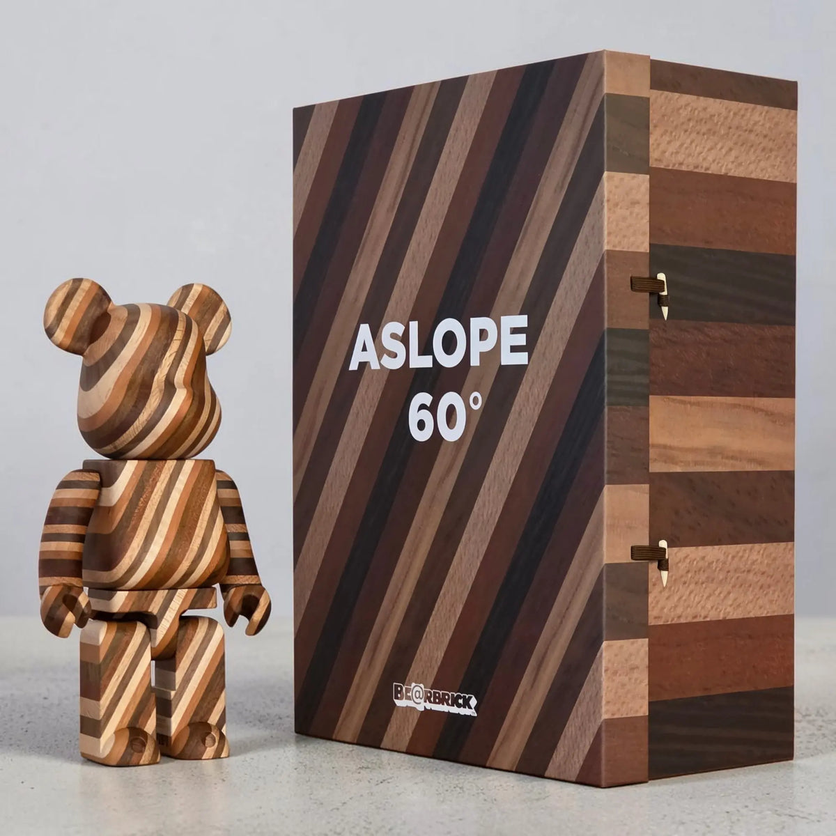Bearbrick Karimoku ASLOPE 60° 400% mit Verpackung