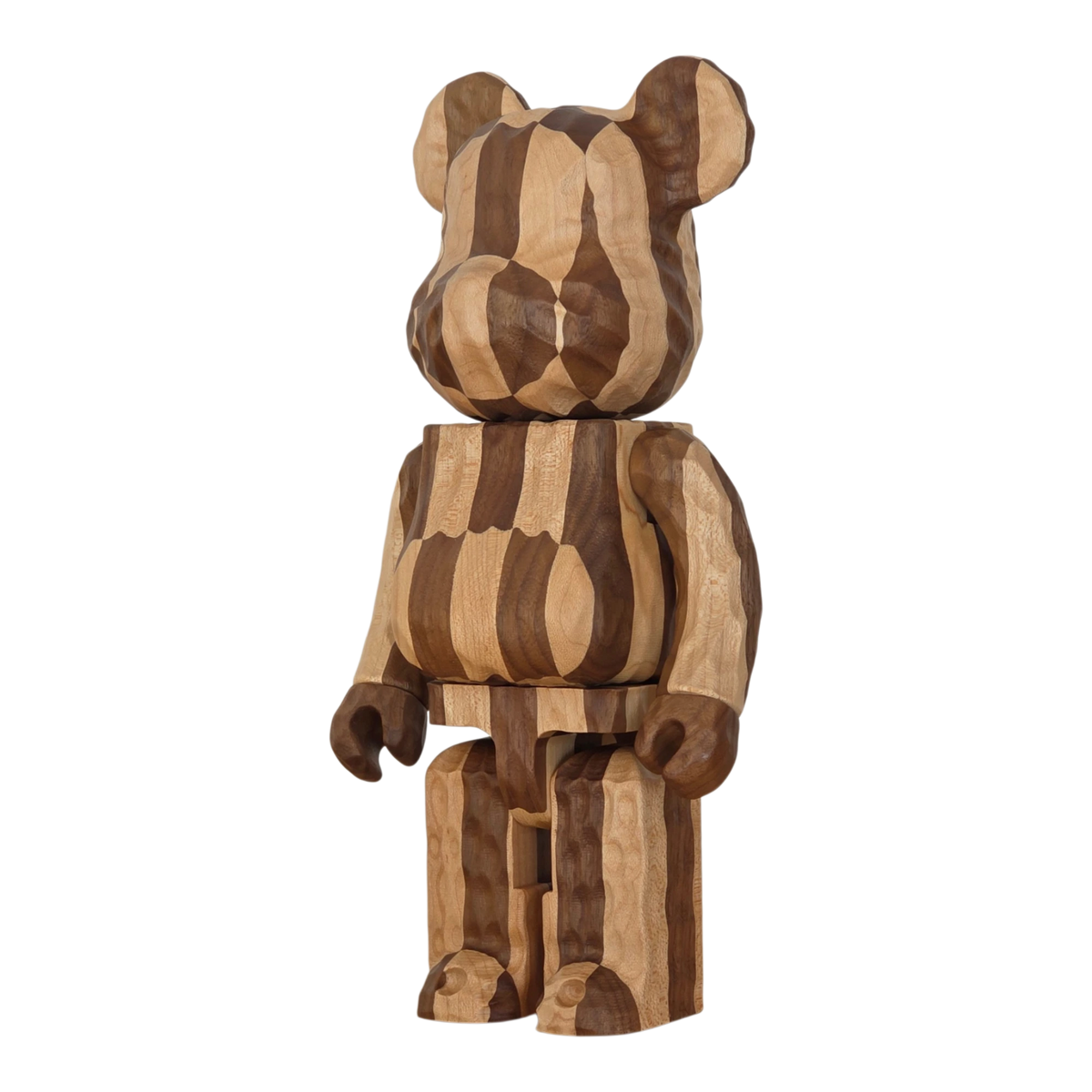 Bearbrick Karimoku fragmentdesign Carved Wooden Longitudinal Chess 400% schräg
