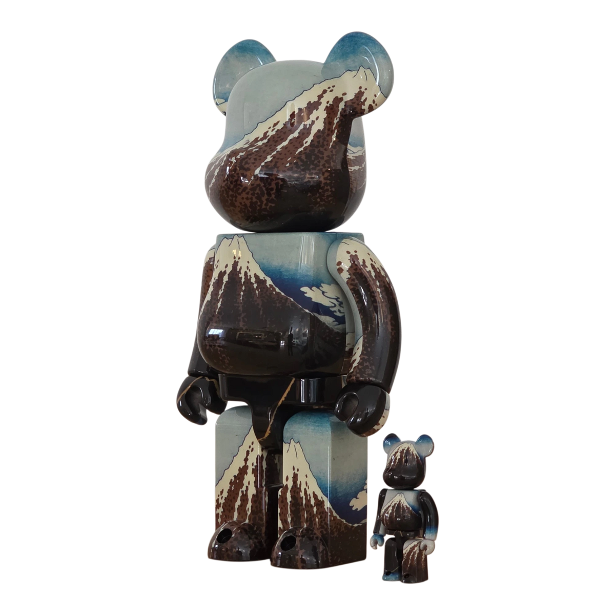 Bearbrick Katsushika Hokusai "Rainstorm Beneath the Summit" 100%+400% schräg