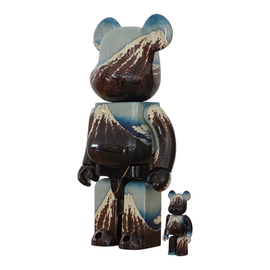 Bearbrick Katsushika Hokusai "Rainstorm Beneath the Summit" 100%+400% schräg