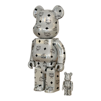 Bearbrick MCM White Chrome Version 100%+400% schräg