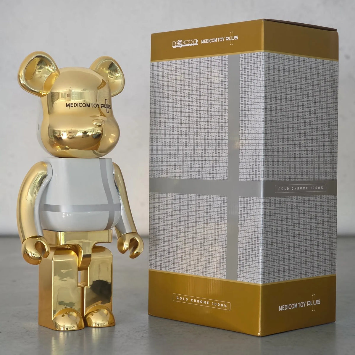 Bearbrick Medicom Toy Plus Gold Chrome Version 1000% mit Verpackung