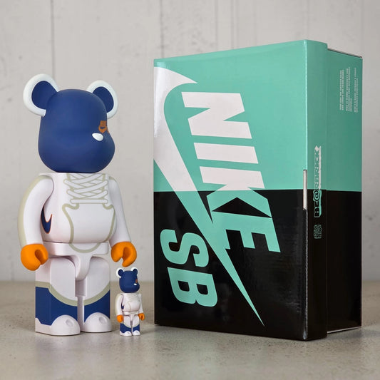 Bearbrick NIKE SB White 100%+400% mit Verpackung