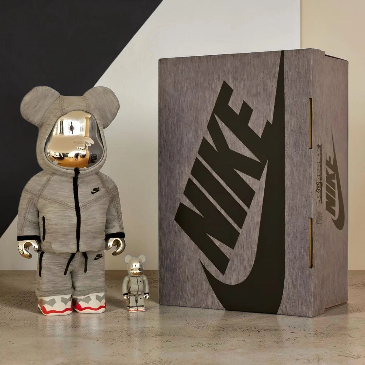 Bearbrick NIKE Tech Fleece N98 100%+400% mit Verpackung