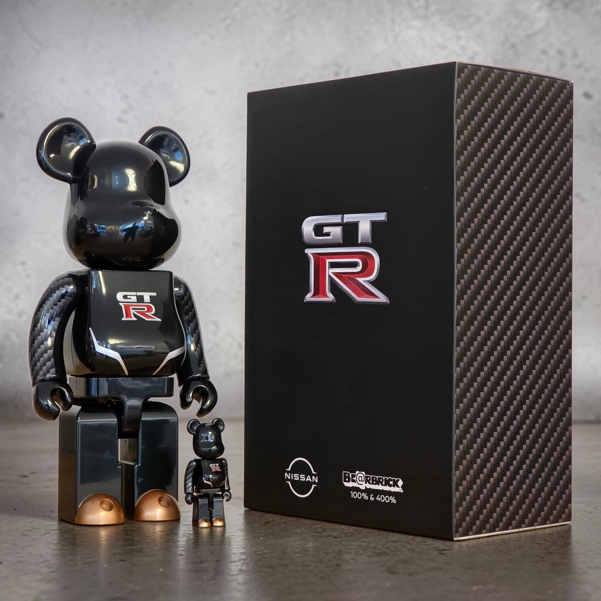 Bearbrick Nissan GT-R 100%+400% mit Verpackung