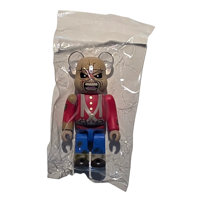 Bearbrick Series 51 Horror "Eddie (The Trooper)" [Iron Maiden] 100% in Folie