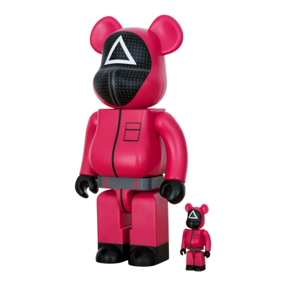 Bearbrick Squid Game Guard "Triangle" 100%+400% schräg