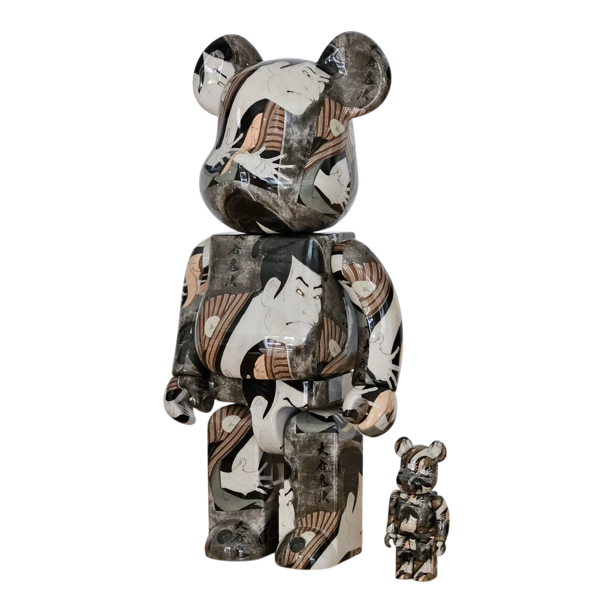 Bearbrick Toshusai Sharaku "Actor Otani Oniji III as the Footman (Yakko) Edohei" 100%+400% schräg