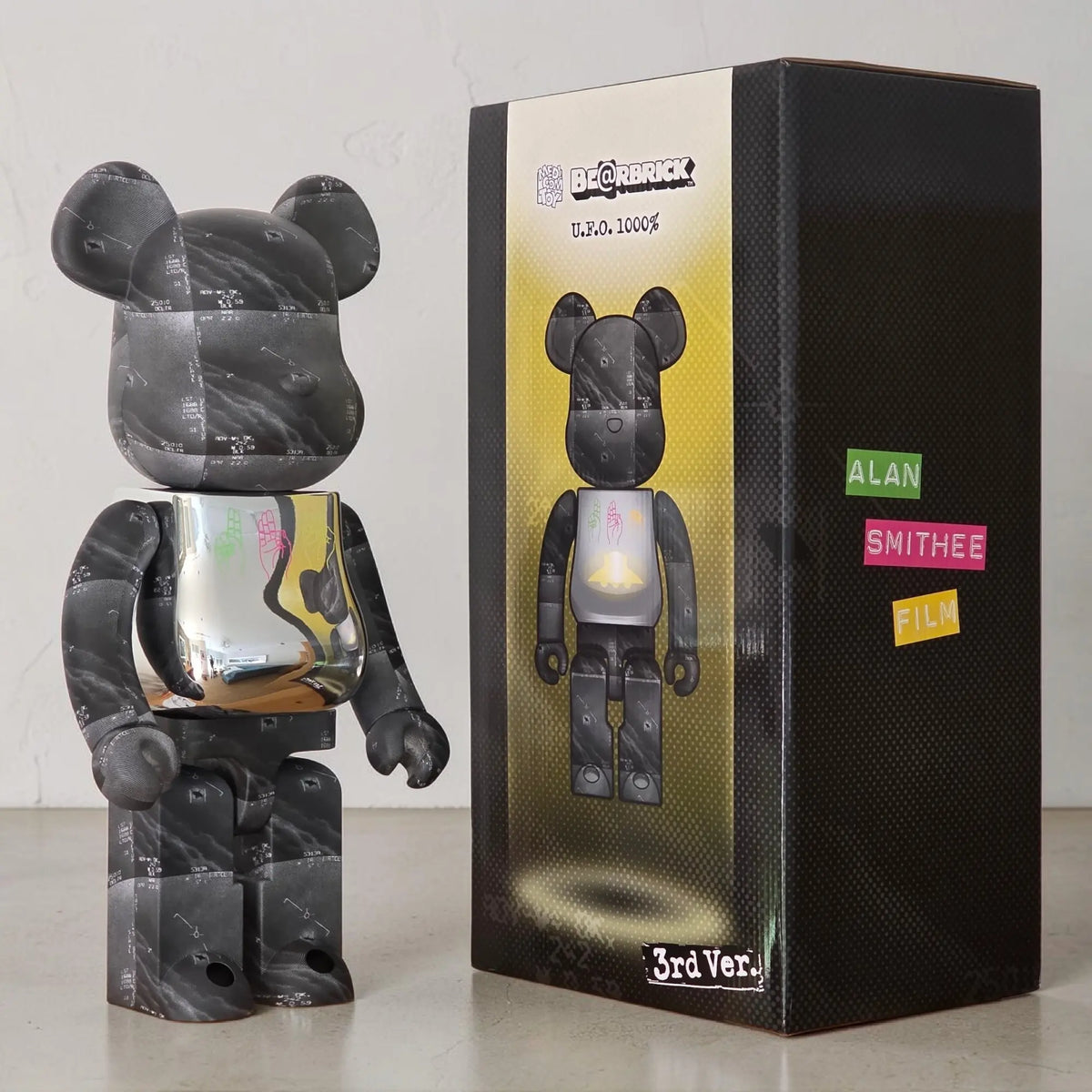 Bearbrick U.F.O. 3rd Version 1000% mit Verpackung